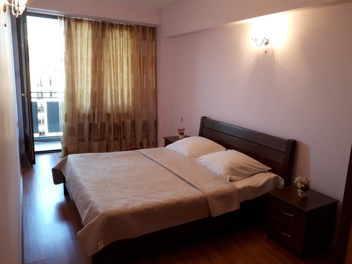 Apartment Archil Batumi Exteriör bild